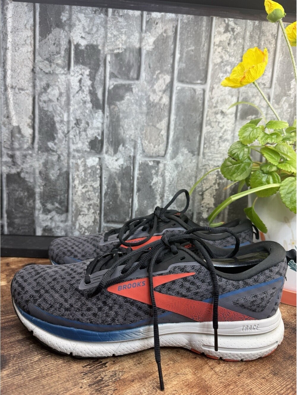 Brooks Trace Men's Running Shoes Breathable Mesh Low Top US 9.5 D Gray/Red